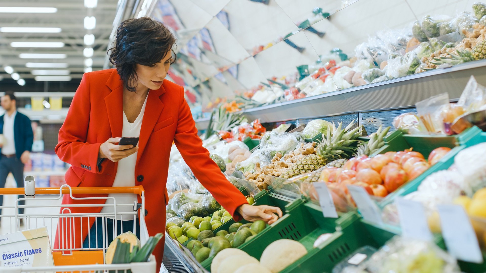 grocery-shopping-with-smartphone